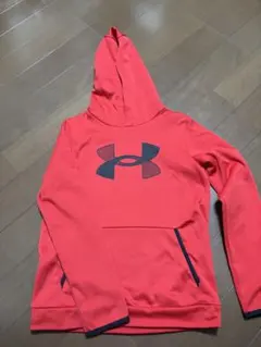 Under Armour 赤色 フード付きパーカー YXL