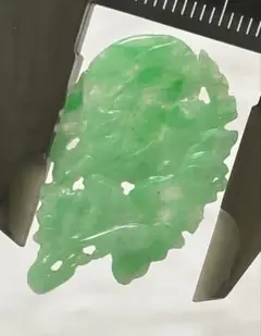 ロウカン質 19g 翡翠 ヒスイ 原石 鑑賞石 自然石 誕生石 鉱物 鉱石