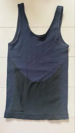 NIKE ナイキDri-FIT ネイビー タンクトップのサムネイル