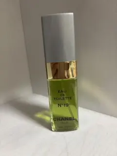 CHANEL Eau de Toilette N°19 グリーン