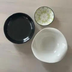 皿セット 黒 白 花柄　小皿