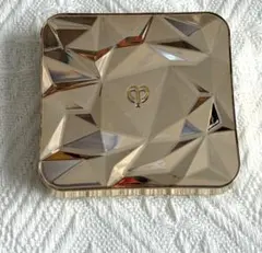 クレ・ド・ポーボーテ ル・レオスールデクラ フェイスカラー