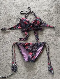 花柄　ビキニ　セパレート水着 9号　Mサイズ カップ　パッド付き