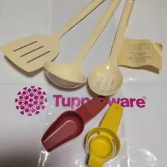 【新品未使用】タッパーウェア５個セット スプーン2個付き 新品未使用】タッパーウェア5個セット スプーン2個付き