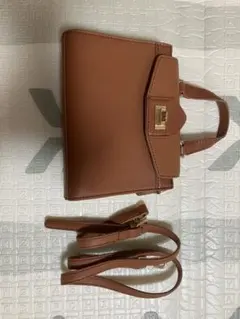 ブラウン ハンドバッグ ショルダーストラップ付き