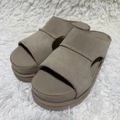 【極美品】UGG Goldenstar Hi Cutout Slide 24.0のサムネイル
