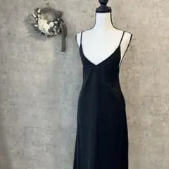 【ジーユー】黒　XS Vネック キャミワンピース ロング丈　サテン　レイヤード