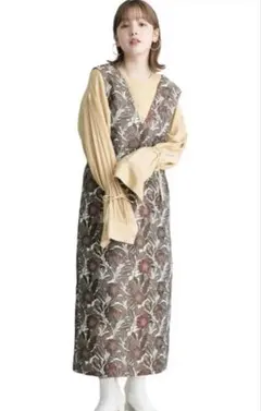 KBF フラワープリント Vネックキャミワンピース