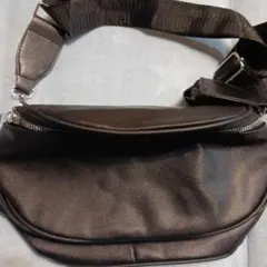 黒のボディバッグ・ウエストポーチ