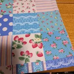 50×25　イチゴ　パッチワーク風　オックス　生地　はぎれ