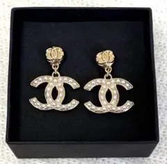 CCロゴ　パールピアス　ゴールド　ドロップピアス