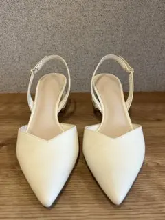 【翌日発送】CHARLES&KEITH ブライダルシューズ　パンプス　前撮りのサムネイル