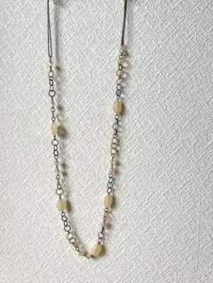 ビーズと金属のネックレス