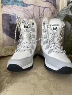 あったか防寒スノーブーツです。裏地付き白 ハイカット Mサイズ　滑り止め