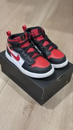 Nike Air Jordan1 赤黒白ハイカットスニーカー