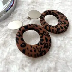 美品 レオパード柄 大ぶりピアス 骨格ストレート