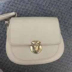 ホワイトレザーショルダーバッグ ゴールド金具