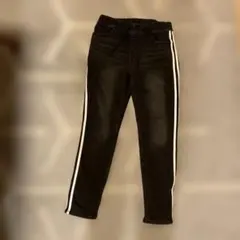 黒ストレートパンツ