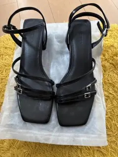 【ほぼ未使用】アズールバイマウジー ナローベルトバックルサンダル L 黒のサムネイル