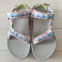 Teva キッズ サンダル ピンク 総柄 22cm