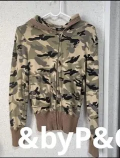 &byP&D迷彩ジップパーカー