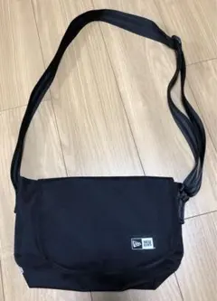 NEW ERA ショルダーバッグのサムネイル