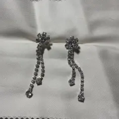ラインストーン フラワーモチーフ ロングピアス