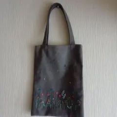 ハンドメイド　お花刺繍のトートバッグ
