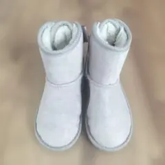 リボン付きムートンブーツ