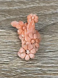 天然珊瑚 彫刻 花モチーフ ペンダントトップ - メルカリ