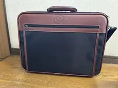 ビジネスバッグ 黒と茶色のコンビ