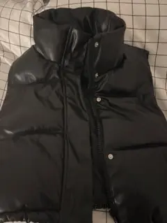 黒のダウンジャケット