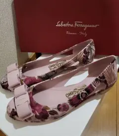 ✨極美品✨ フェラガモ フラワーヒール フラットシューズ リボン Ferragamo フェラガモ フラットシューズ バレエ 花柄 ヴァラ