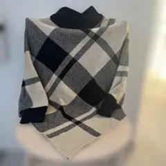 お値下げ❣️ベージュと黒のチェック柄タートルネックポンチョ型ニット