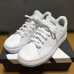 ホワイト スニーカー