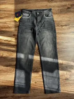 【新品未使用】ダークグレー ・ストレートフィットデニム