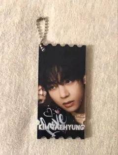 在庫処分セール　BTS アクリルフォトチケット 在庫処分セール BTS アクリルフォトチケットキーホルダー - メルカリ