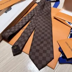 美品 ルイヴィトン ネクタイ 金 ダミエ ロゴ シルクジャガード 派手