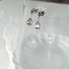 no1146淡パープルグレークリスタル小粒ドロップスタッドピアス　316L製