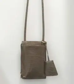 値下げ クロコダイル風ショルダーストラップ付きスマホケース