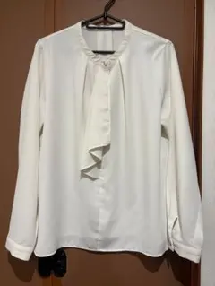 ボウタイシャツ　フリル長袖ブラウス　鋲ボタン　ハニーズ　グラシア　Lサイズ　白