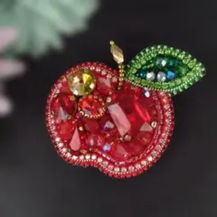 No.144*赤りんご＊ビーズ刺繍ブローチ＊一点もの＊418