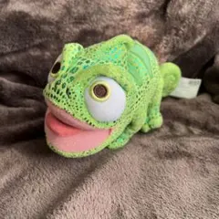 ラプンツェル　パスカル　ぬいぐるみ