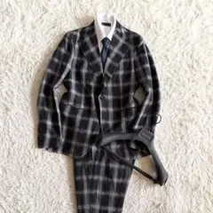 <美品>LARDINI 新ロゴ ダークグレー ウール スーツ ブートニエール50 美品>LARDINI 新ロゴ ダークグレー ウール スーツ ブートニエール50