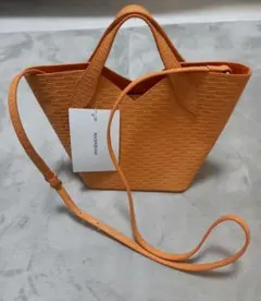 サーモンピンク ショルダーバッグ V字型