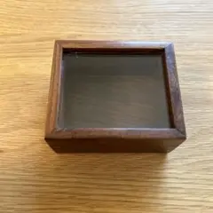 木製ガラス蓋付き小物入れ