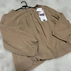 ベージュ 2wayブラウス ネックレス付き