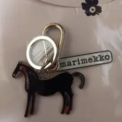 新品未使用 馬型アクリルキーホルダーマリメッコ ムスタタンマ キーチェーン