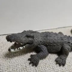 ワニ　フィギュア