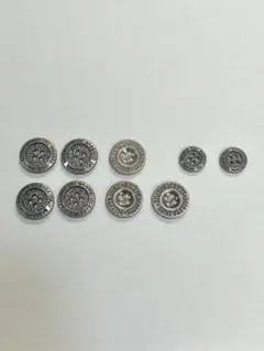 装飾模様入りシルバー金属ボタン8個セット